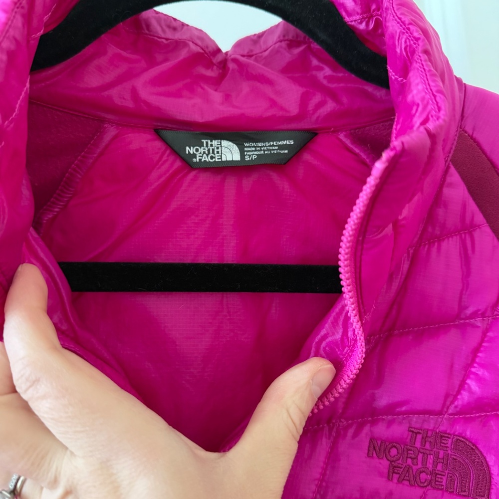 The North Face Momentum Thermoball Hybrid Jacket - Picture 3 of 6